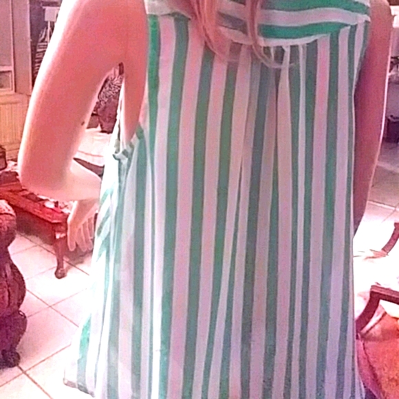 Pistachio and white top๐๐ - Picture 2 of 3